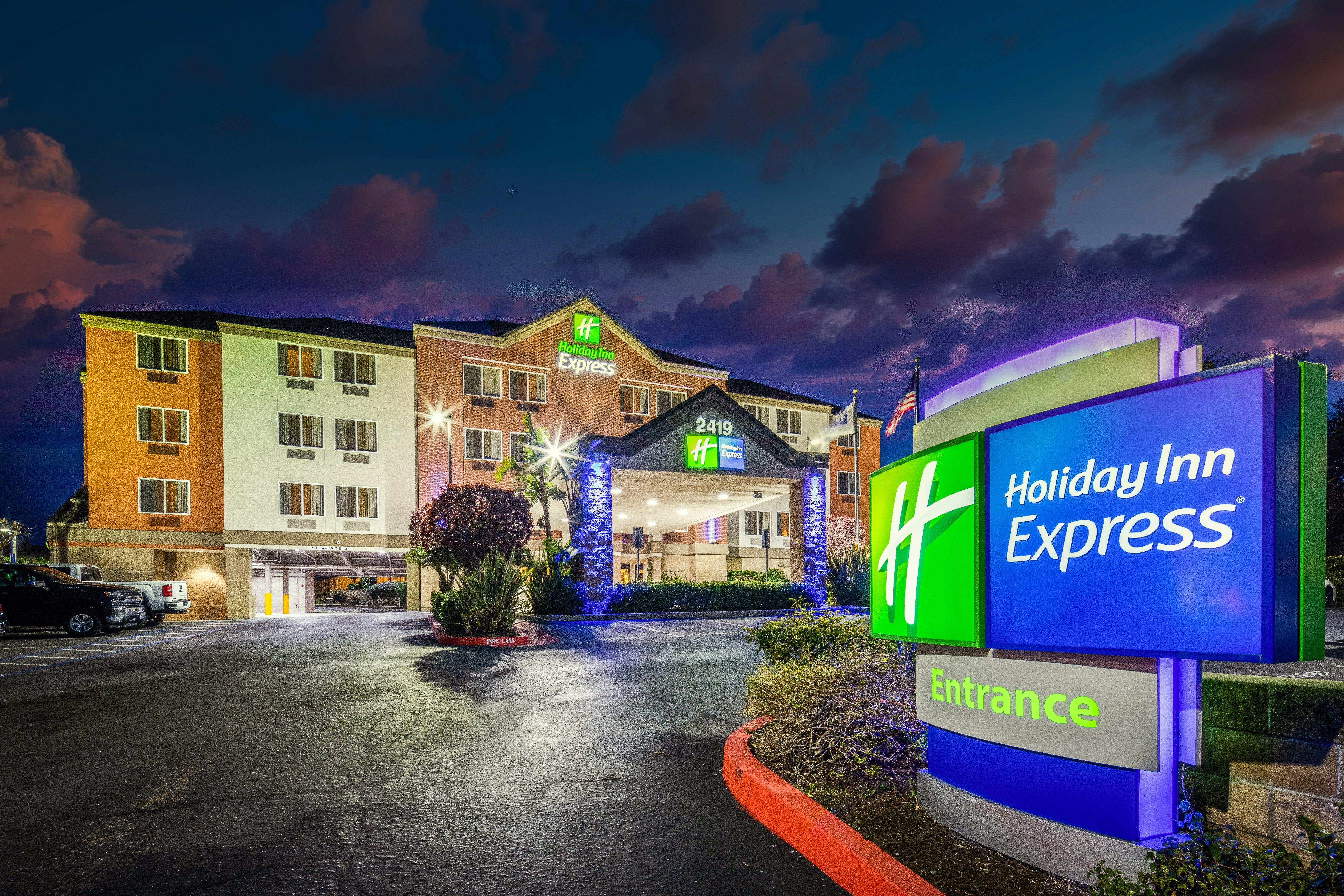 Holiday Inn Express קסטרו ואלי מראה חיצוני תמונה